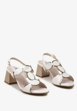 Białe Klasyczne Sandały na Obcasie ze Skórzaną Wkładką i Metalicznym Wykończeniem Nitanle