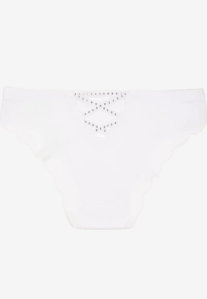 Białe Majtki Bezszwowe Ozdobione Cyrkoniami i Falbanką Pillissea