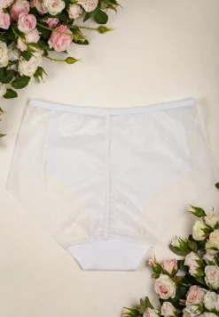 Białe Majtki z Wysokim Stanem Ozdobione Koronką Chesen