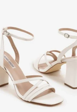 Białe Sandały na Słupku Ozdobione Paskami Doroti