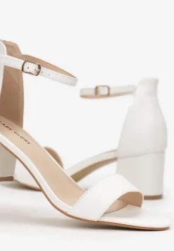 Białe Sandały na Słupku ze Sprzączką i Okrągłym Noskiem Hadas