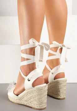 Białe Sandały Vices na Koturnie z Plecionką Ozdobione Cyrkoniami i Kwiatem 3D Eranira
