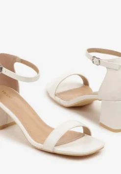 Białe Sandały Vices na Słupku z Kwadratowym Noskiem Galamia