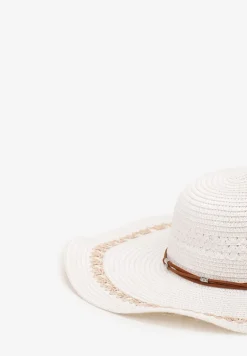 Biały Duży Kapelusz z Plecionki Naturalnej Udekorowany Wokół Rzemykami Aothiri