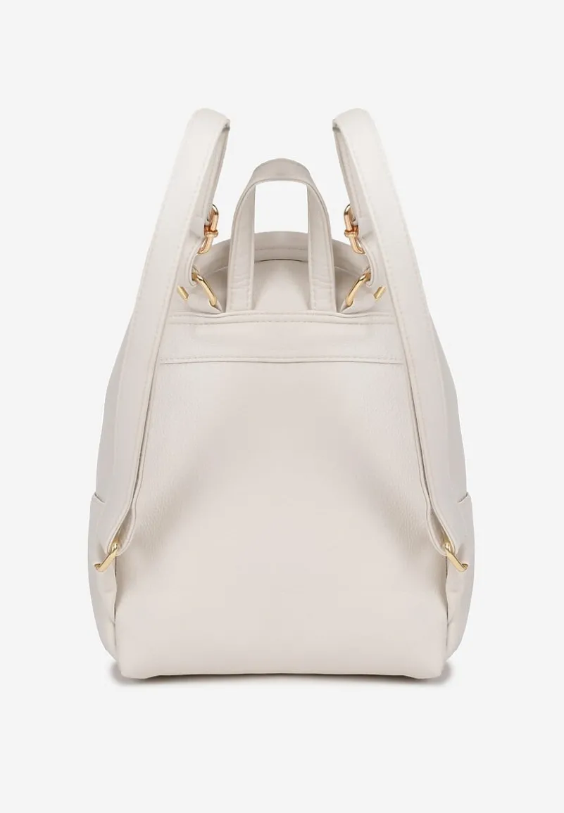 Biały Plecak Ozdobiony Łańcuszkiem i Pikowaniem Kolaggia