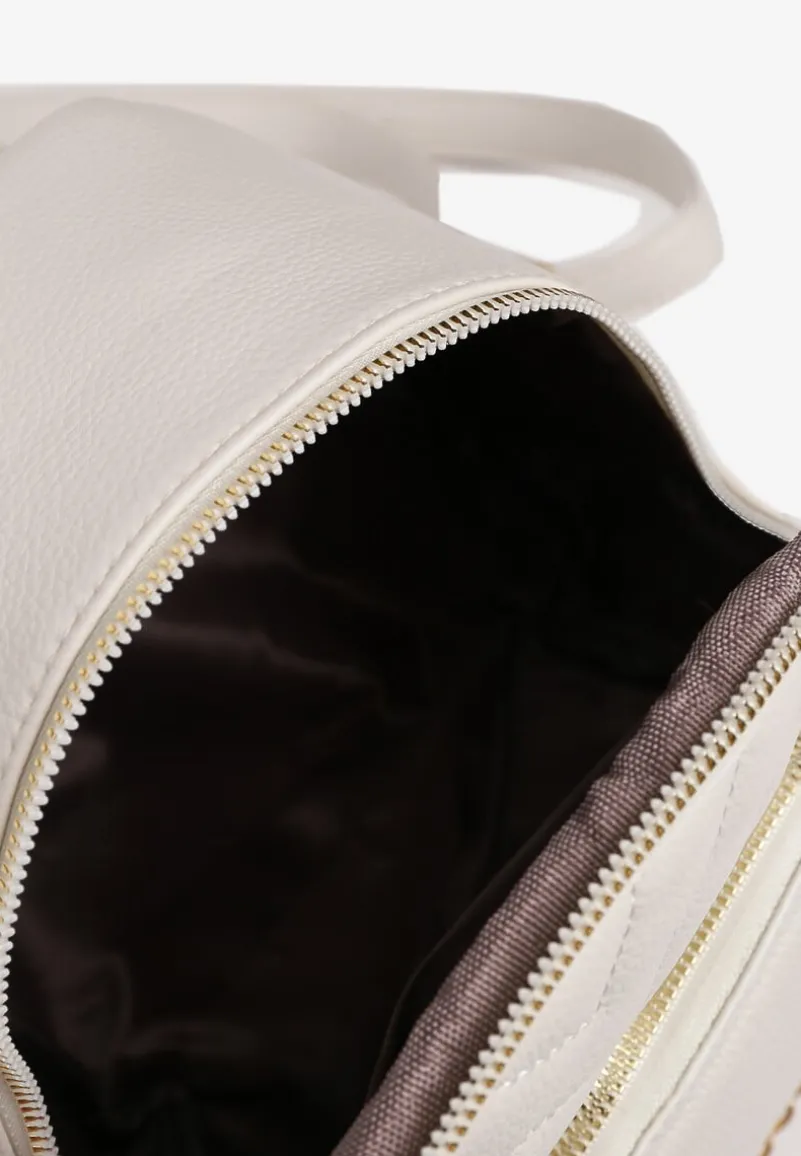 Biały Plecak Ozdobiony Łańcuszkiem i Pikowaniem Kolaggia