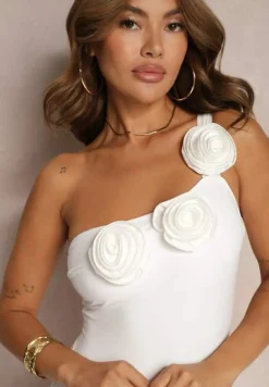 Biały Strój Kąpielowy Jednoczęściowy o Asymetrycznym Kroju z Kwiatową Aplikacją Irisabel