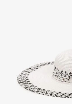 Biały Szeroki Kapelusz Ozdobiony Przeszyciami z Naturalnej Plecionki Nellaila
