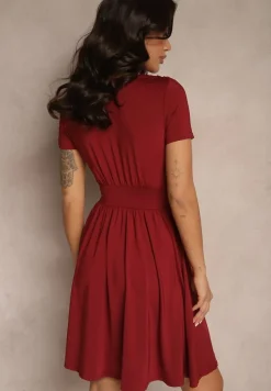 Bordowa Marszczona Sukienka z Wiskozą o Rozkloszowanym Kroju Kopertowym Adivlia