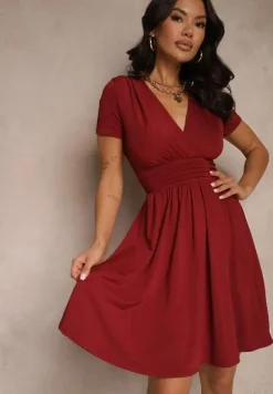 Bordowa Marszczona Sukienka z Wiskozą o Rozkloszowanym Kroju Kopertowym Adivlia