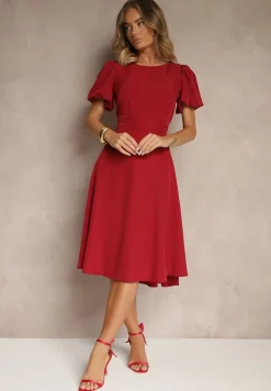 Bordowa Rozkloszowana Sukienka Vices Ozdobiona Odpinanym Kwiatem 3D Koleira