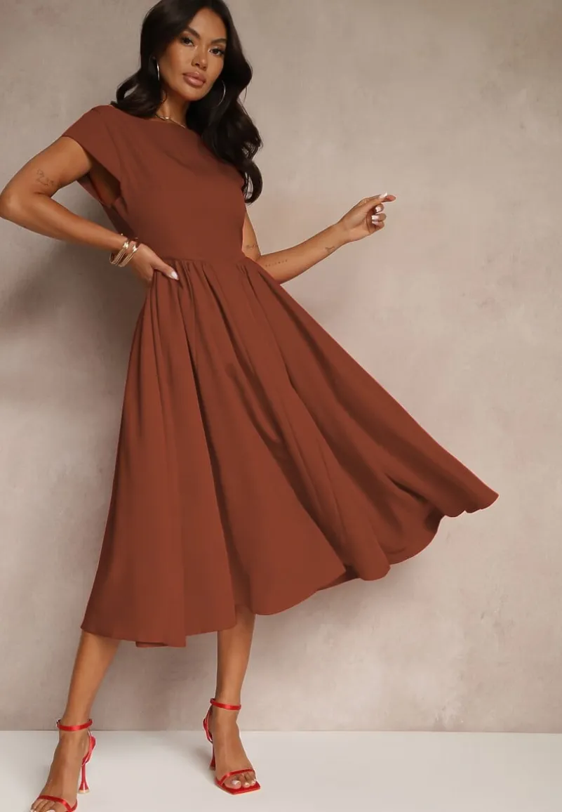 Brązowa Sukienka Vices o Rozkloszowanym Kroju z Dekoltem w Kształcie Łódki Milioria