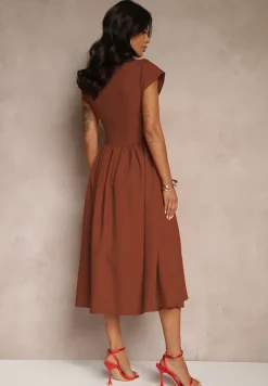 Brązowa Sukienka Vices o Rozkloszowanym Kroju z Dekoltem w Kształcie Łódki Milioria