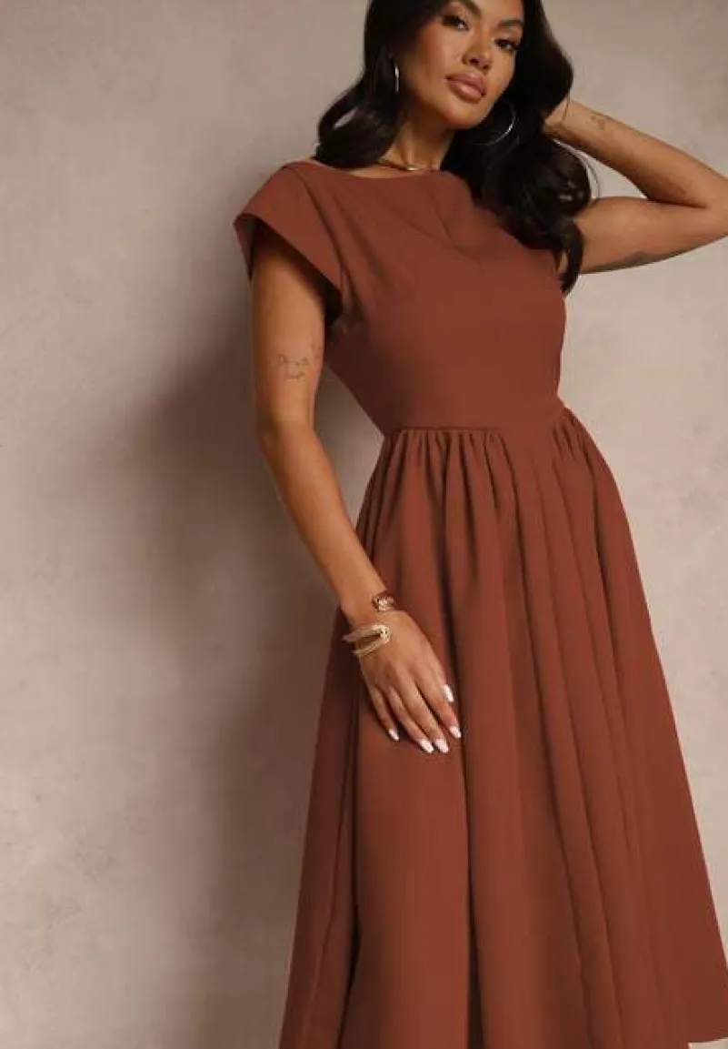 Brązowa Sukienka Vices o Rozkloszowanym Kroju z Dekoltem w Kształcie Łódki Milioria