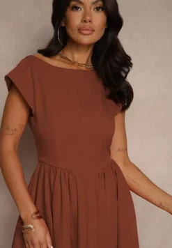 Brązowa Sukienka Vices o Rozkloszowanym Kroju z Dekoltem w Kształcie Łódki Milioria