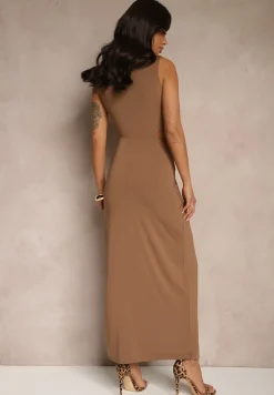 Brązowa Sukienka z Wiskozą Metalową Ozdobą i Wycięciami po Bokach Odivane