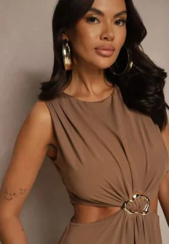 Brązowa Sukienka z Wiskozą Metalową Ozdobą i Wycięciami po Bokach Odivane