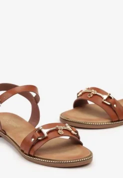 Brązowe Sandały na Płaskiej Podeszwie Ozdobione Metaliczną Sprzączką Rivanese