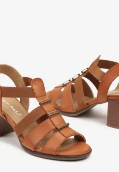 Brązowe Sandały na Słupku Ozdobione Metalicznymi Wstawkami Dolivella