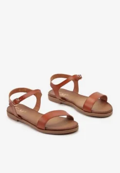 Brązowe Sandały z Imitacji Skóry na Płaskiej Podeszwie Zapinane przy Kostce Millia