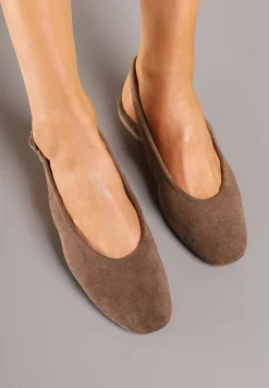 Brązowe Sandały ze Spiczastym Noskiem i ze Sprzączką Laniswen