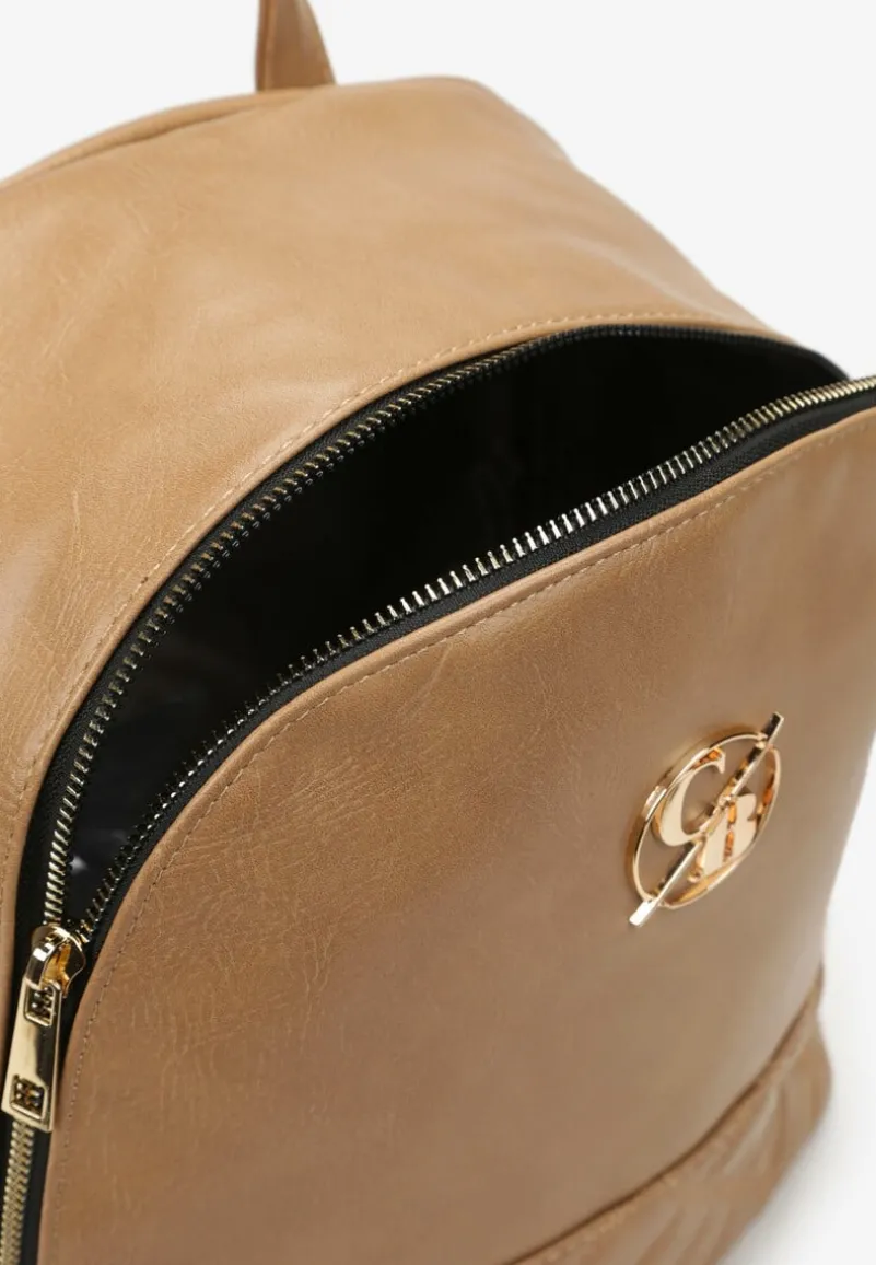 Brązowy Pikowany Plecak z Regulowanymi Szelkami i Metalową Ozdobą Kiza