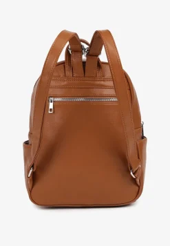 Brązowy Plecak z Paskami z Możliwością Regulacji Zdobiony Metalową Aplikacją Oledi