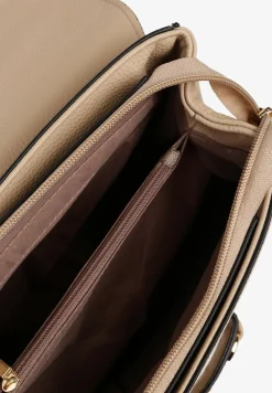 Ciemnobeżowa Torebka Typu Listonoszka z Rączką i Klapą z Aplikacją Alatiela