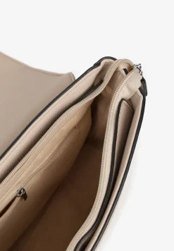 Ciemnobeżowa Torebka Typu Listonoszka z Klapą Zdobiona Aplikacją Niraline