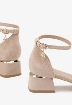 Ciemnobeżowe Czółenka Vices na Słupku z Wkładką ze Skóry Naturalnej i Metaliczną Ozdobą Velori