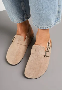 Ciemnobeżowe Klapki z Ekozamszu w Stylu Chodaków z Paskiem przy Pięcie Gonarith