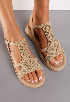 Ciemnobeżowe Klasyczne Sandały na Płaskiej Podeszwie z Ażurowym Zdobieniem i Zapięciem przy Kostce Moonque