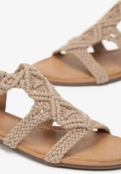 Ciemnobeżowe Płaskie Sandały z Cholewką w Szydełkowym Stylu Ensala