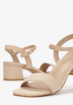 Ciemnobeżowe Sandały na Niskim Słupkowym Obcasie ze Sprzączką Vosanna