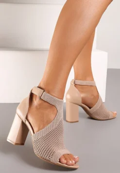 Ciemnobeżowe Sandały na Słupku z Ażurowym Zdobieniem z Zapięciem przy Kostce Qutima