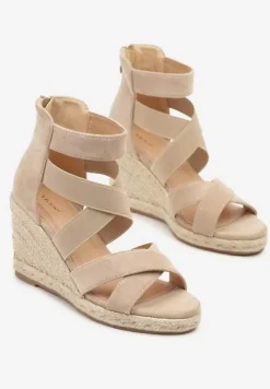 Ciemnobeżowe Sandały Vices na Koturnie Ozdobionym Plecionką Adisiel