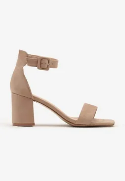 Ciemnobeżowe Sandały Vices z Kwadratowym Noskiem na Obcasie Zapinane przy Kostce Rhiania