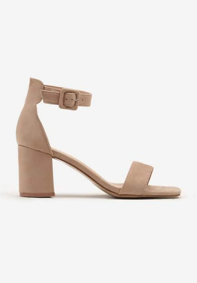 Ciemnobeżowe Sandały Vices z Kwadratowym Noskiem na Obcasie Zapinane przy Kostce Rhiania