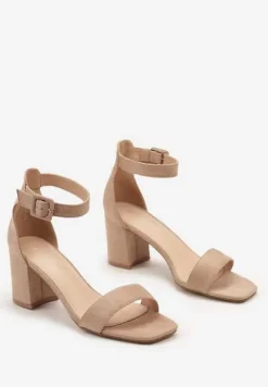 Ciemnobeżowe Sandały Vices z Kwadratowym Noskiem na Obcasie Zapinane przy Kostce Rhiania
