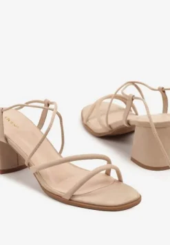 Ciemnobeżowe Sandały Vices na Słupku z Wiązaniem Atenelle