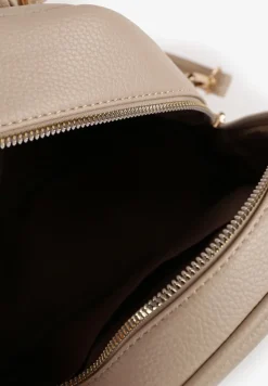 Ciemnobeżowy Casualowy Plecak z Metaliczną Aplikacją i Regulowanymi Szelkami Haliriss