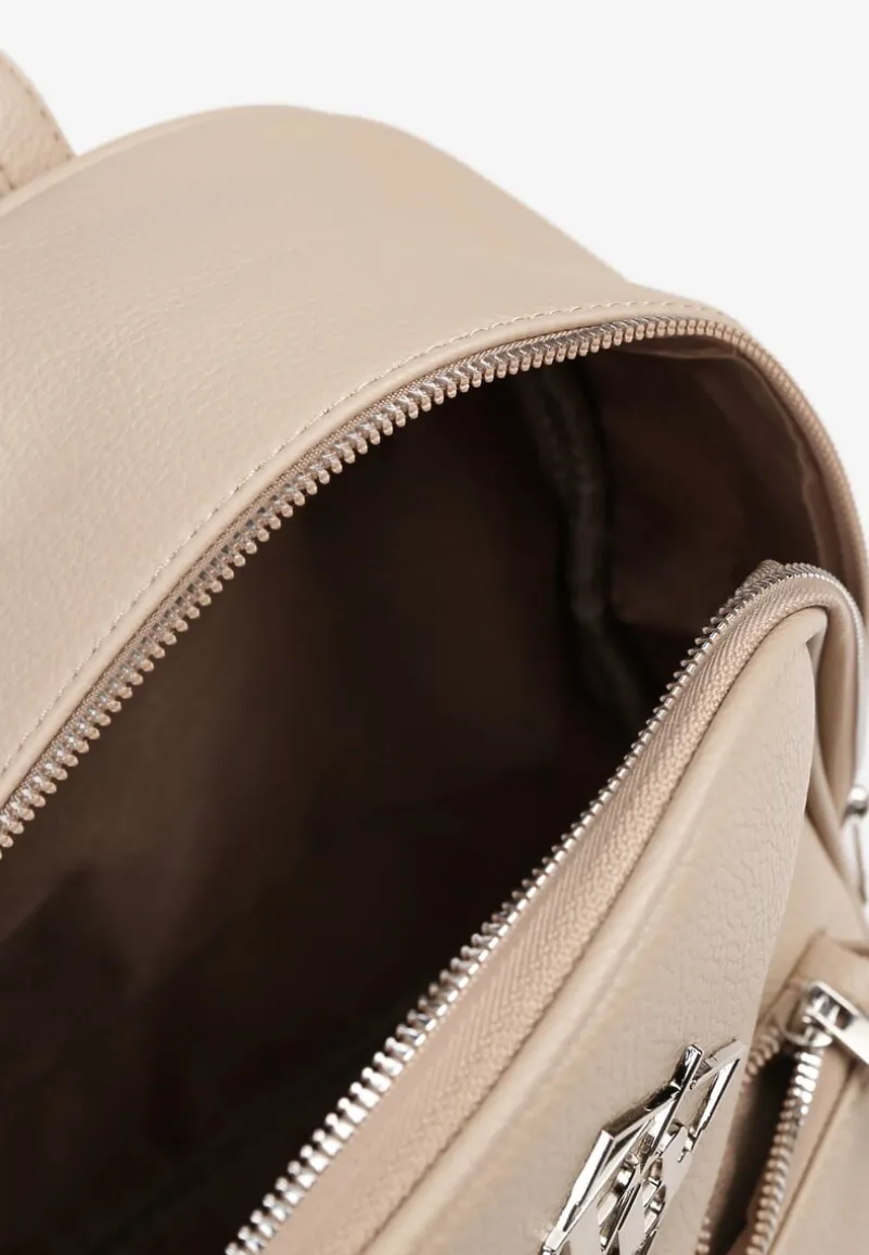 Ciemnobeżowy Casualowy Plecak z Metalicznym Zdobieniem Paseniela