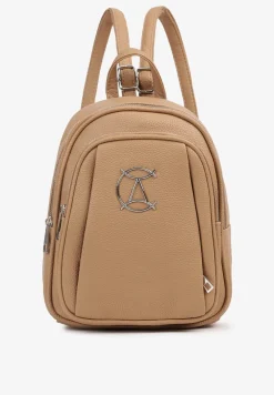 Ciemnobeżowy Klasyczny Plecak Zdobiony Metalowym Detalem z Regulowanymi Szelkami Ravandelle