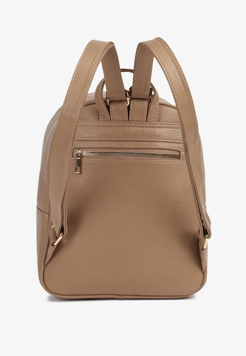 Ciemnobeżowy Mały Plecak z Regulowanymi Szelkami Zdobiony Metalowym Detalem Labilia