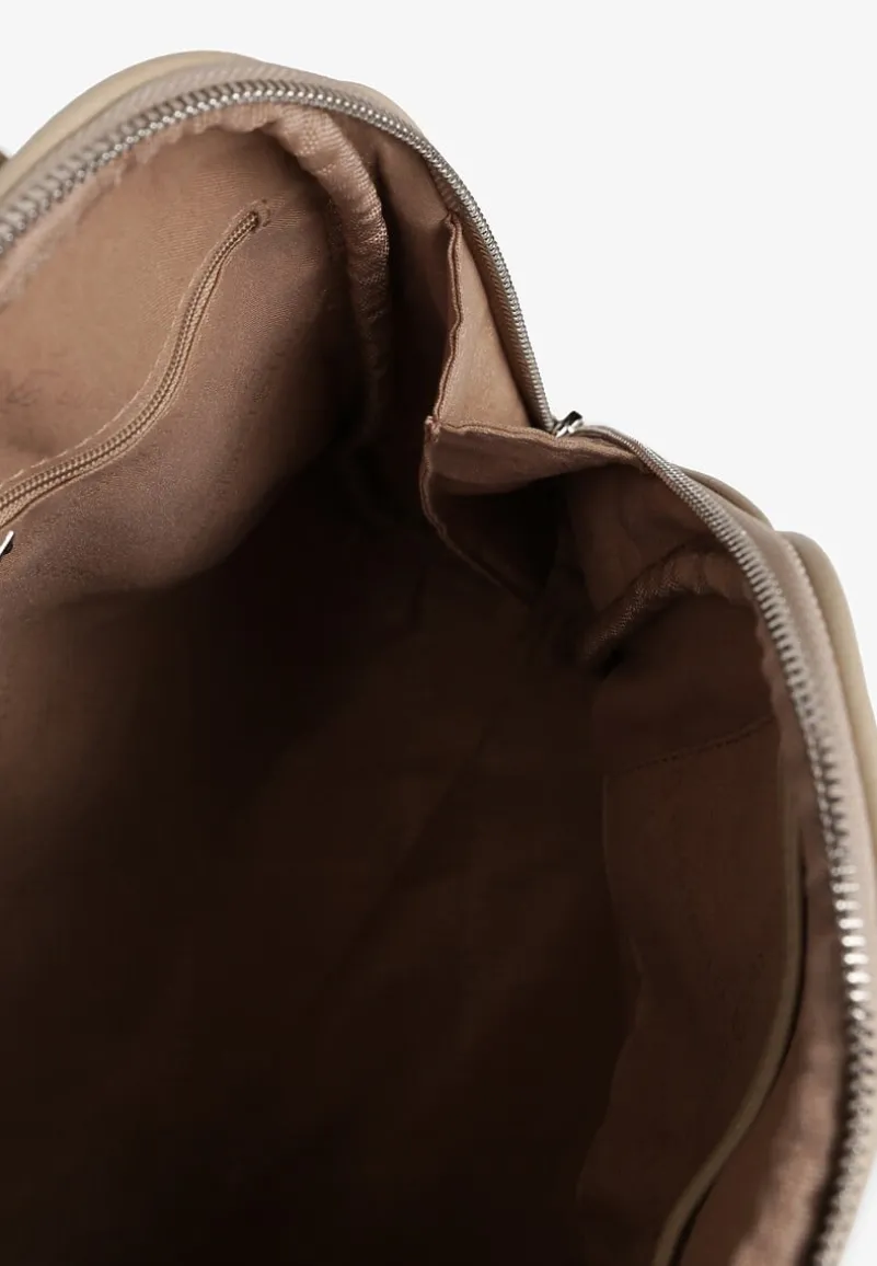 Ciemnobeżowy Plecak o Trapezowym Kształcie Zdobiony Przeszyciem Polzedi