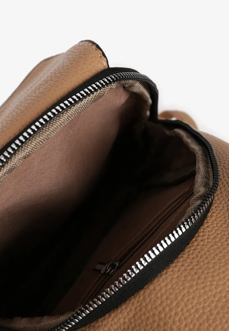 Ciemnobeżowy Plecak z Dwoma Komorami Ozdobiony Klapą Nanovela