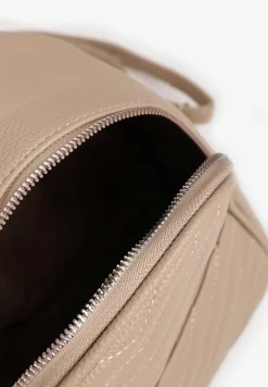 Ciemnobeżowy Plecak z Pikowanymi Przeszyciami i Dodatkową Kieszenią z Regulowanymi Szelkami Ravindraea