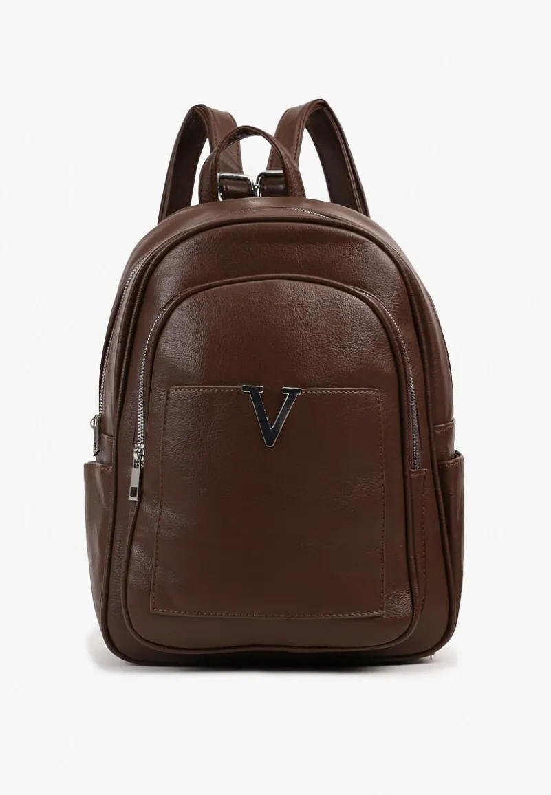 Ciemnobrązowy Plecak z Paskami z Możliwością Regulacji Zdobiony Metalową Aplikacją Oledi