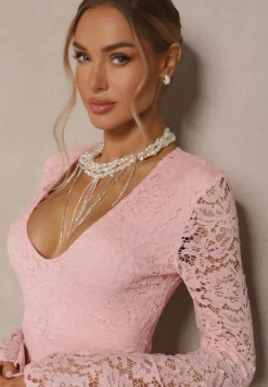 Ciemnoróżowa Dopasowana Sukienka Zdobiona Koronką z Rozszerzanym Dołem Hannalis