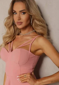 Ciemnoróżowa Sukienka o Rozkloszowanym Kroju z Usztywnianymi Miseczkami i Ozdobnymi Ramiączkami Clemdia